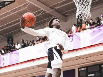 Bronny James, hijo de Lebron James, atacando el aro a sus 15 años. Bronny James, hijo de Lebron James, atacando el aro a sus 15 años.
