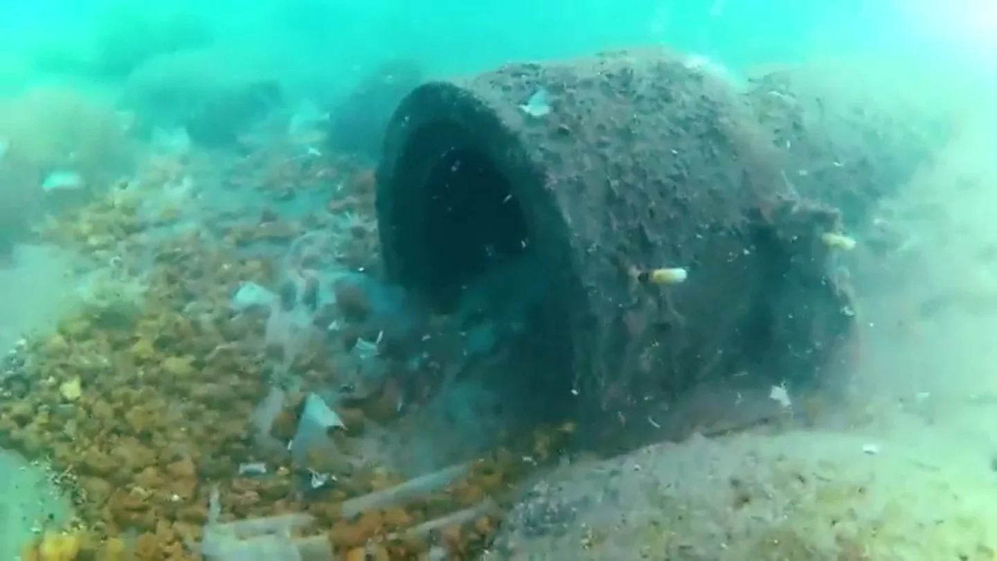 "Del retrete de las casas al mar": esto es lo que ha provocado la falta de depuración del agua en Nerja "Del retrete de las casas al mar": esto es lo que ha provocado la falta de depuración del agua en Nerja