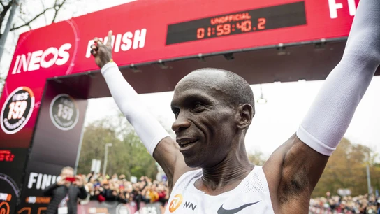 Kipchoge y su 1.50:40 en distancia de maratón Kipchoge y su 1.50:40 en distancia de maratón