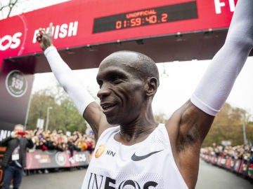 Kipchoge y su 1.50:40 en distancia de maratón Kipchoge y su 1.50:40 en distancia de maratón