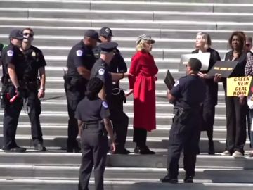 Momento de la detención de la actriz Jane Fonda Momento de la detención de la actriz Jane Fonda