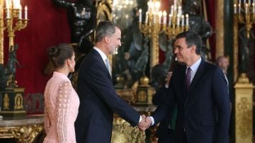 Pedro Sánchez con los reyes en la recepción del 12 de octubre