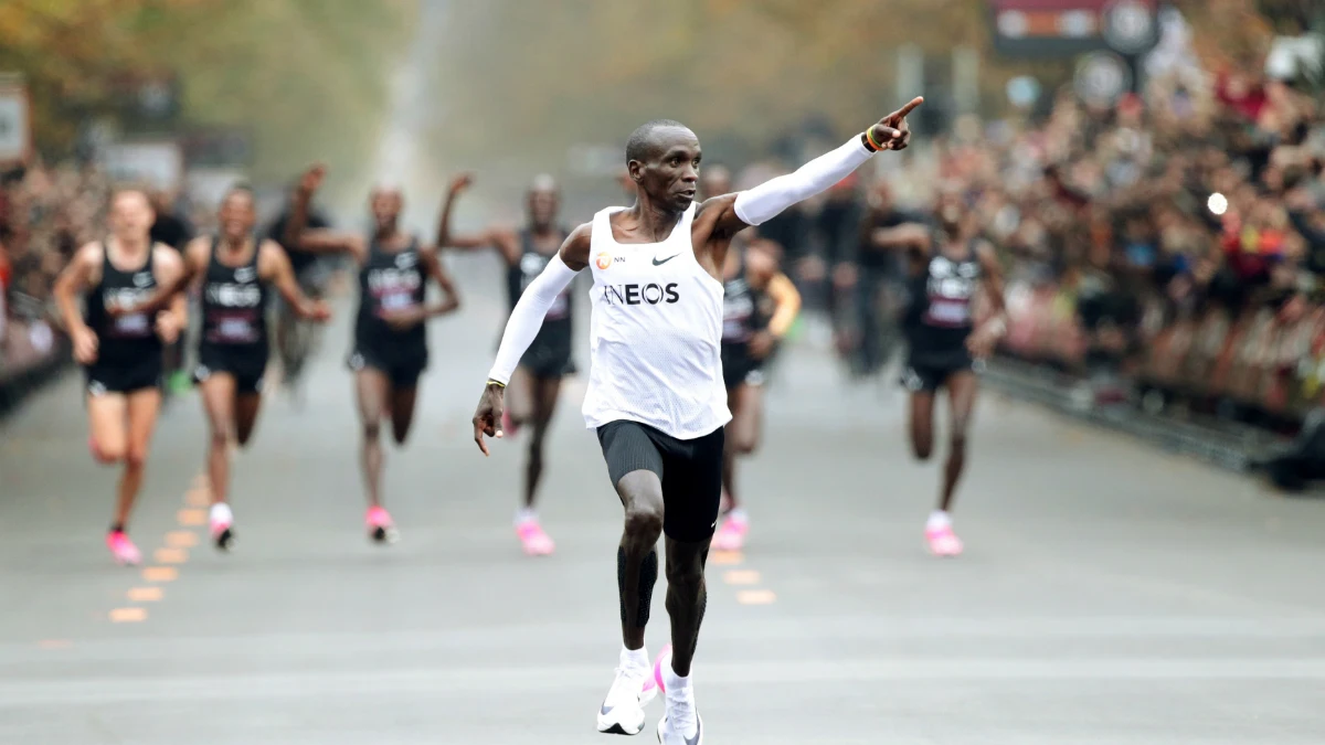 Kipchoge entra a meta en Viena