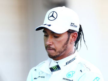 Lewis Hamilton, cabizbajo Lewis Hamilton, cabizbajo