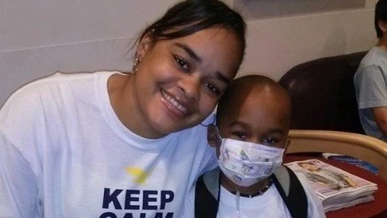 Kaylene Bowen junto a su hijo Christopher Kaylene Bowen junto a su hijo Christopher