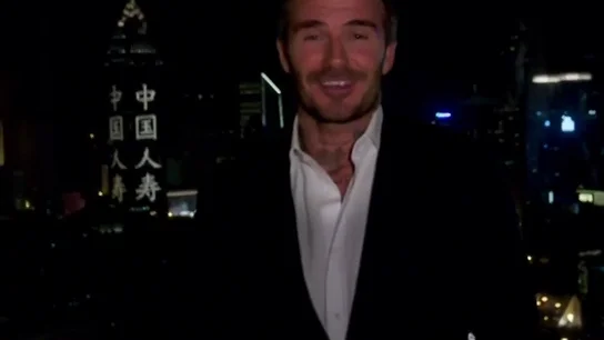 Lo nunca visto: David Bekcham felicita a Sergio Ramos por sus 168 partidos con España... ¡en castellano! Lo nunca visto: David Bekcham felicita a Sergio Ramos por sus 168 partidos con España... ¡en castellano!