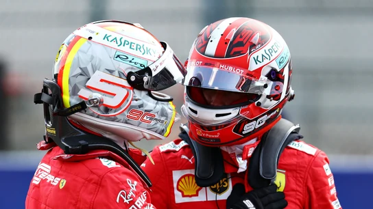 Vettel saluda a Leclerc Vettel saluda a Leclerc