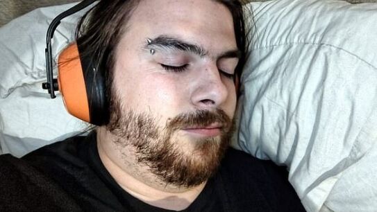 Imagen de Liam Gómez con orejeras