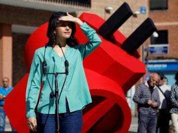 Inés Arrimadas durante un acto en la Plaza de Ayuntamiento de Móstoles. Inés Arrimadas durante un acto en la Plaza de Ayuntamiento de Móstoles.