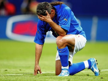 Roberto Baggio, en un amistoso celebrado entre Italia y España en Génova (2004) Roberto Baggio, en un amistoso celebrado entre Italia y España en Génova (2004)