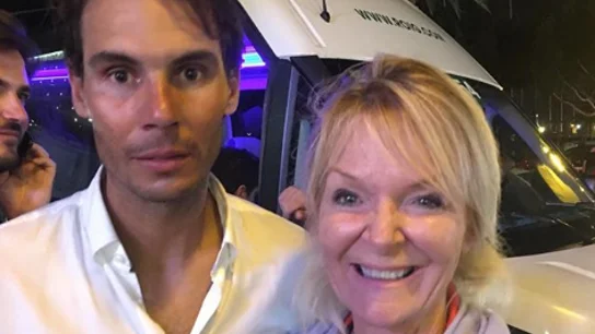 Una mujer se fotografía con Rafa Nadal en el día de su despedida de soltero Una mujer se fotografía con Rafa Nadal en el día de su despedida de soltero