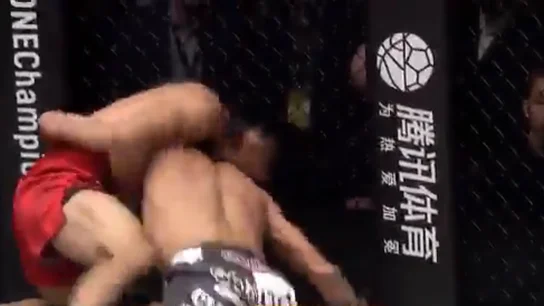 Espeluznante lesión en la MMA Espeluznante lesión en la MMA