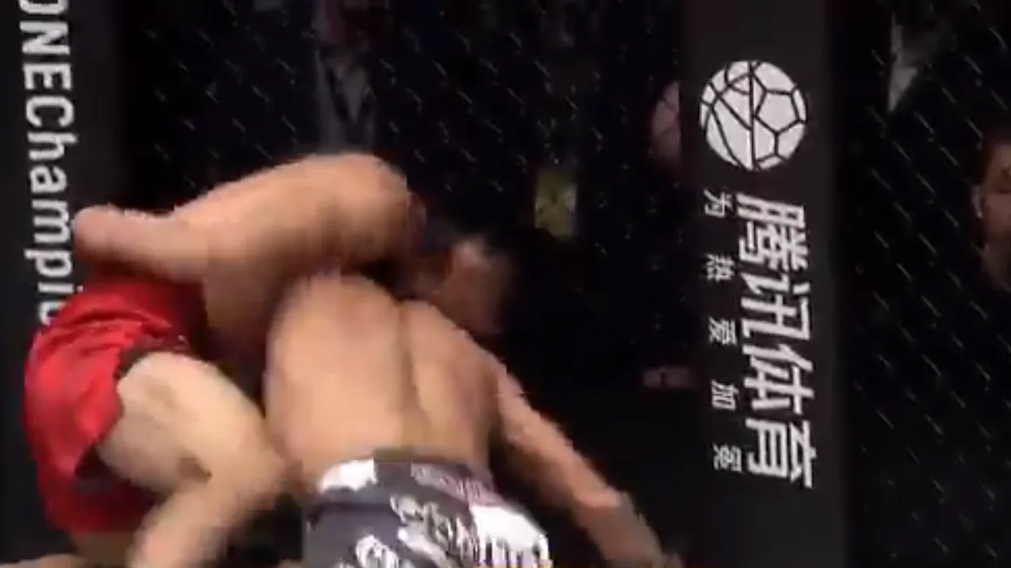 Espeluznante lesión en la MMA Espeluznante lesión en la MMA