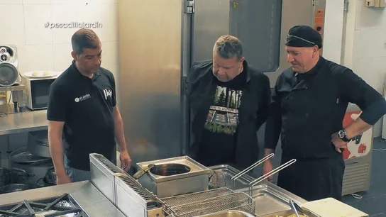 Chicote inspecciona la cocina de El jardín del pensador: "Esto está más negro que los c****** de un grillo" Chicote inspecciona la cocina de El jardín del pensador: "Esto está más negro que los c****** de un grillo"