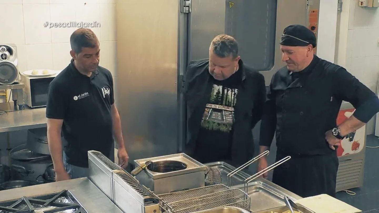 Chicote inspecciona la cocina de El jardín del pensador: "Esto está más negro que los c****** de un grillo" Chicote inspecciona la cocina de El jardín del pensador: "Esto está más negro que los c****** de un grillo"