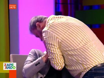 Dani Mateo y Miki Nadal se besan Dani Mateo y Miki Nadal se besan