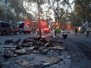 Operarios trabajan en la limpieza del centro de Barcelona Operarios trabajan en la limpieza del centro de Barcelona