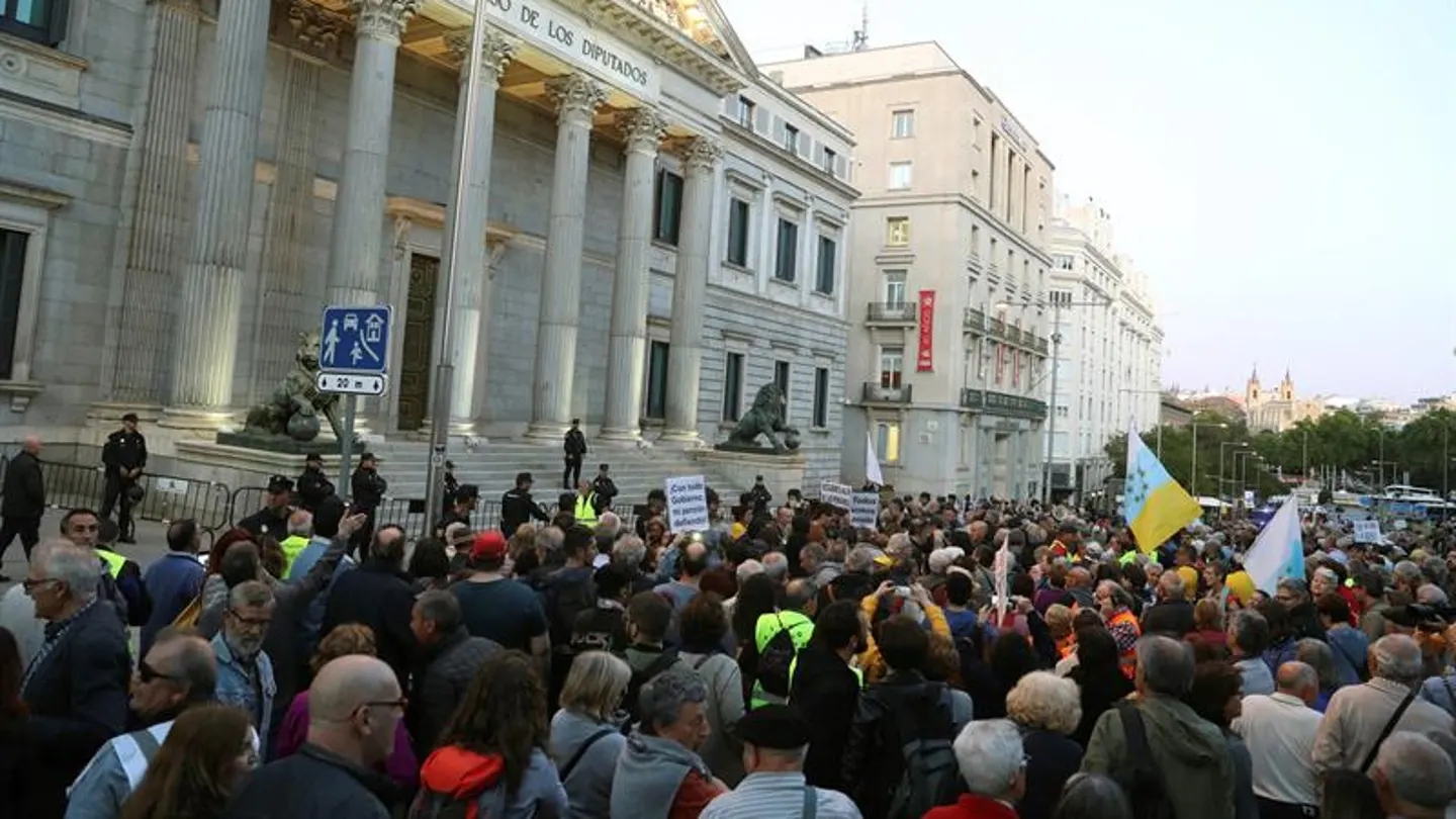 Vista general de los asistentes a la concentración por una pensión digna Vista general de los asistentes a la concentración por una pensión digna