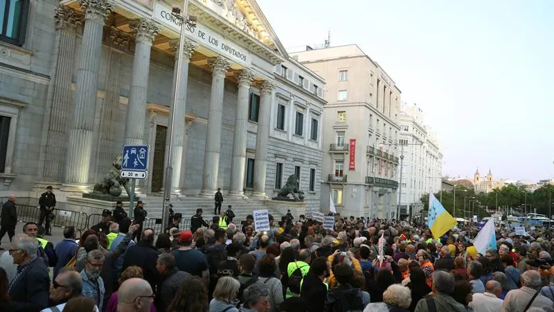 Vista general de los asistentes a la concentración por una pensión digna