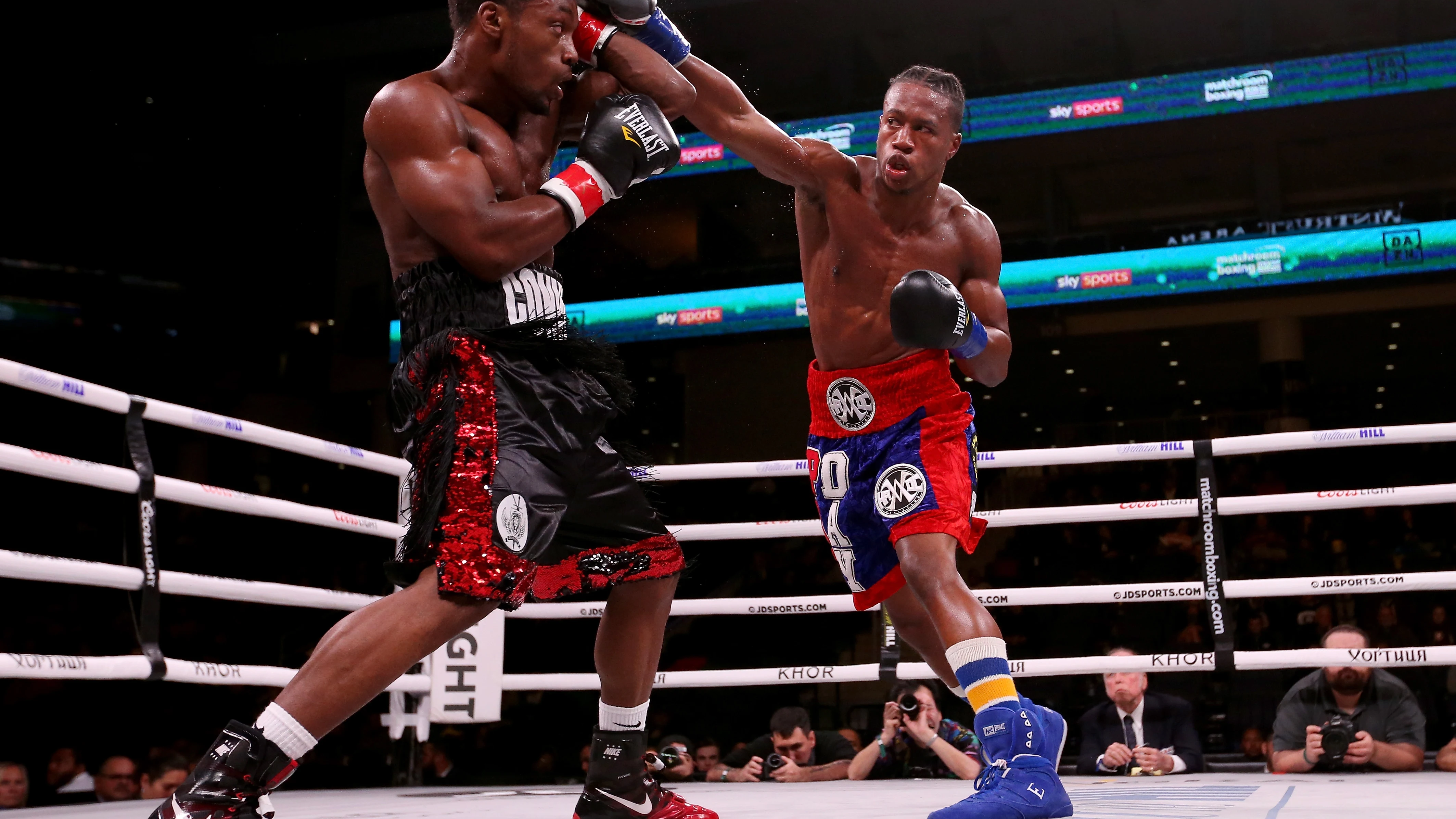 Momento del combate entre Conwell y Day Momento del combate entre Conwell y Day