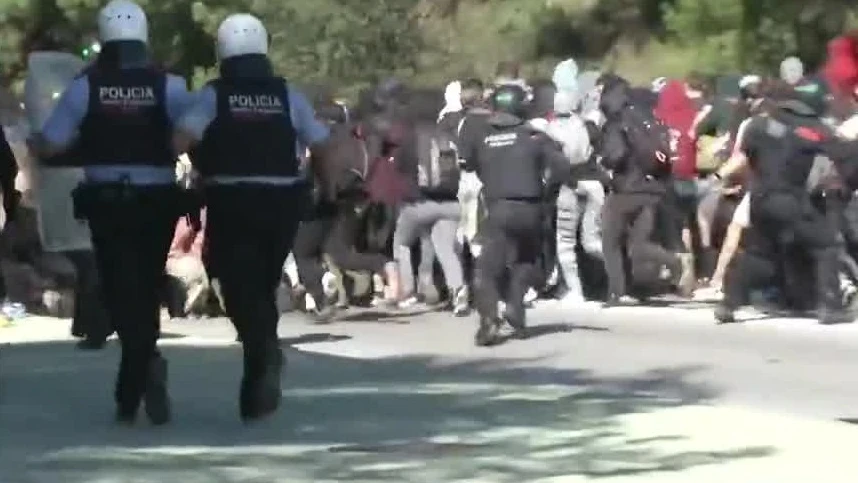 Cargas policiales durante la primera jornada de huelga estudiantil