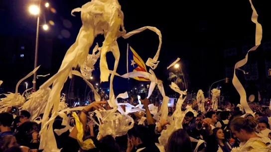 laSexta Noticias 20:00 (16-10-19) Lluvia de papel y marchas reivindicativas en la tercera jornada de protestas tras la sentencia del procés laSexta Noticias 20:00 (16-10-19) Lluvia de papel y marchas reivindicativas en la tercera jornada de protestas tras la sentencia del procés