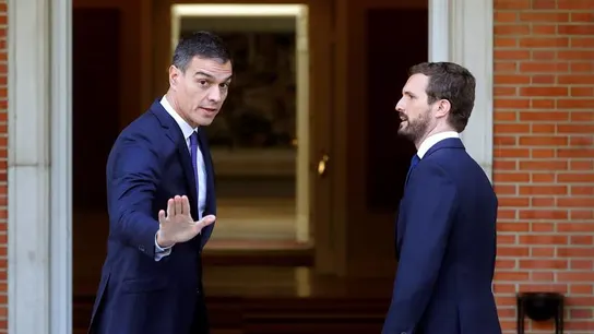 Pedro Sánchez recibe a Pablo Casado en la Moncloa Pedro Sánchez recibe a Pablo Casado en la Moncloa