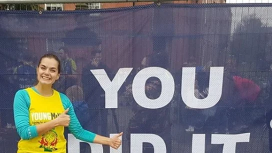 Shantelle Gaston-Hird, tras batir la marca de media maratón corriendo de espaldas Shantelle Gaston-Hird, tras batir la marca de media maratón corriendo de espaldas