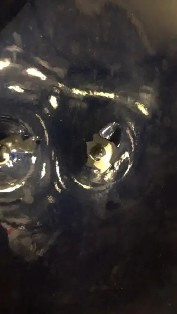 Imagen del furgón de los Mossos con impactos de bolas de acero Imagen del furgón de los Mossos con impactos de bolas de acero