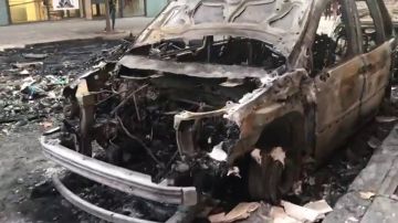 La imagen de la destrucción en Barcelona: decenas de coches calcinados tras la batalla campal