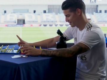 "¡Qué tramposo!", las palabras de Fede Valverde tras jugar una partida al 'Quién es quién' con James Rodríguez "¡Qué tramposo!", las palabras de Fede Valverde tras jugar una partida al 'Quién es quién' con James Rodríguez