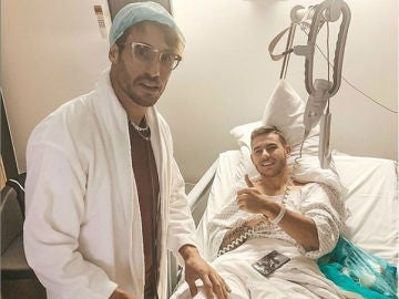 Javi Martínez, disfrazado de doctor Javi Martínez, disfrazado de doctor