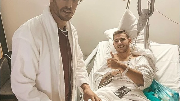 Javi Martínez, disfrazado de doctor