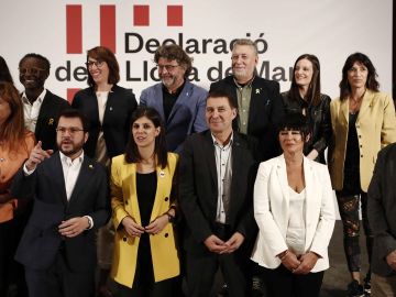 Los dirigentes de EH Bidu junto con el vicepresidente del Govern, Pere Aragonès y la dirigente de ERC Los dirigentes de EH Bidu junto con el vicepresidente del Govern, Pere Aragonès y la dirigente de ERC