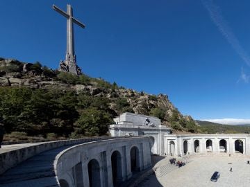 Elecciones generales 2019: Familiares de Franco portan el féretro con los restos mortales del dictador tras su exhumación Elecciones generales 2019: Familiares de Franco portan el féretro con los restos mortales del dictador tras su exhumación