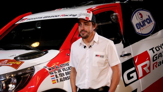 Fernando Alonso, con el Toyota Hilux Fernando Alonso, con el Toyota Hilux