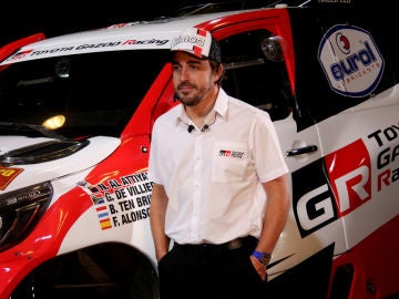 Fernando Alonso, con el Toyota Hilux Fernando Alonso, con el Toyota Hilux