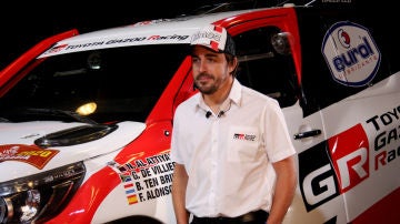 Fernando Alonso, con el Toyota Hilux