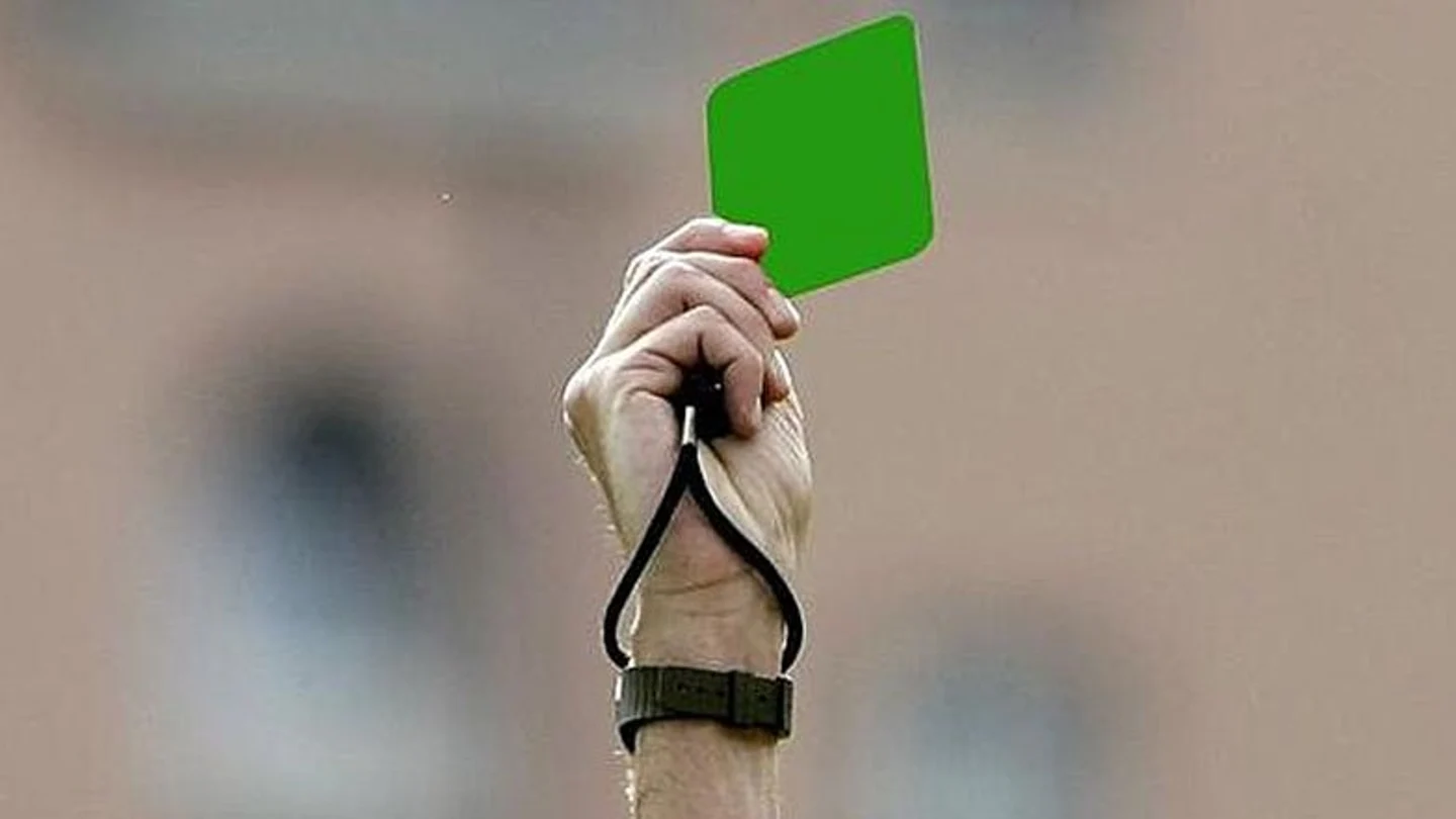 La tarjeta verde llega al fútbol valenciano La tarjeta verde llega al fútbol valenciano