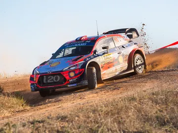Sébastien Loeb es líder del Rally de España Sébastien Loeb es líder del Rally de España