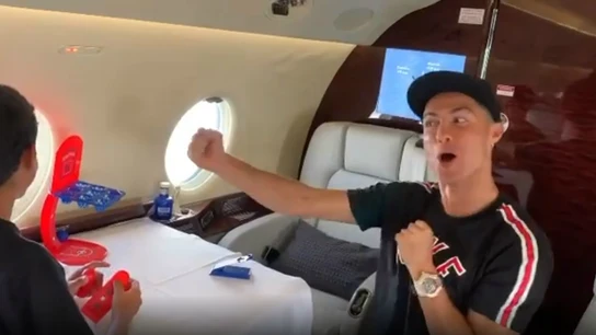Cristiano celebra una 'victoria' ante su hijo Cristiano celebra una 'victoria' ante su hijo