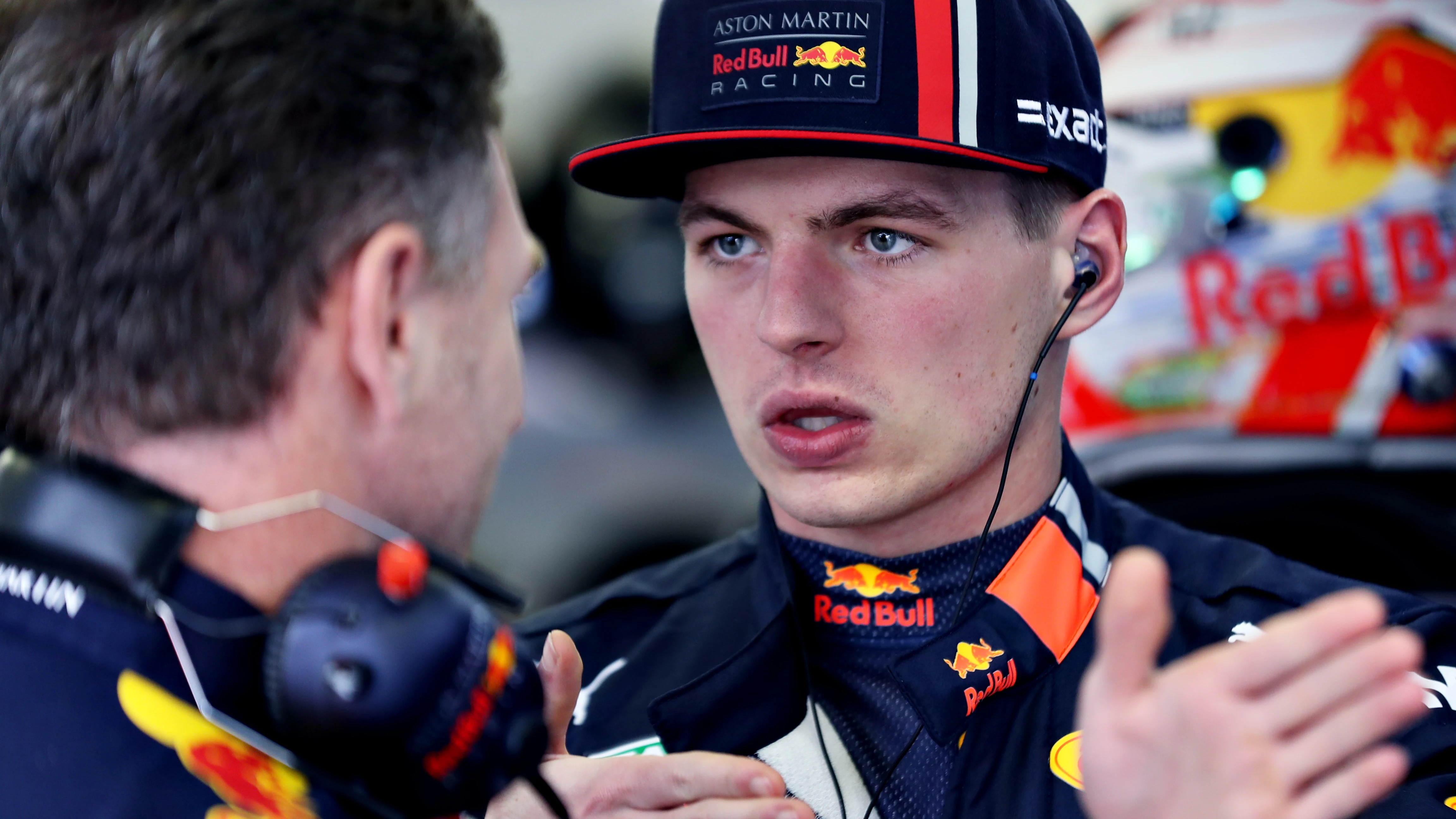 Verstappen habla con Christian Horner