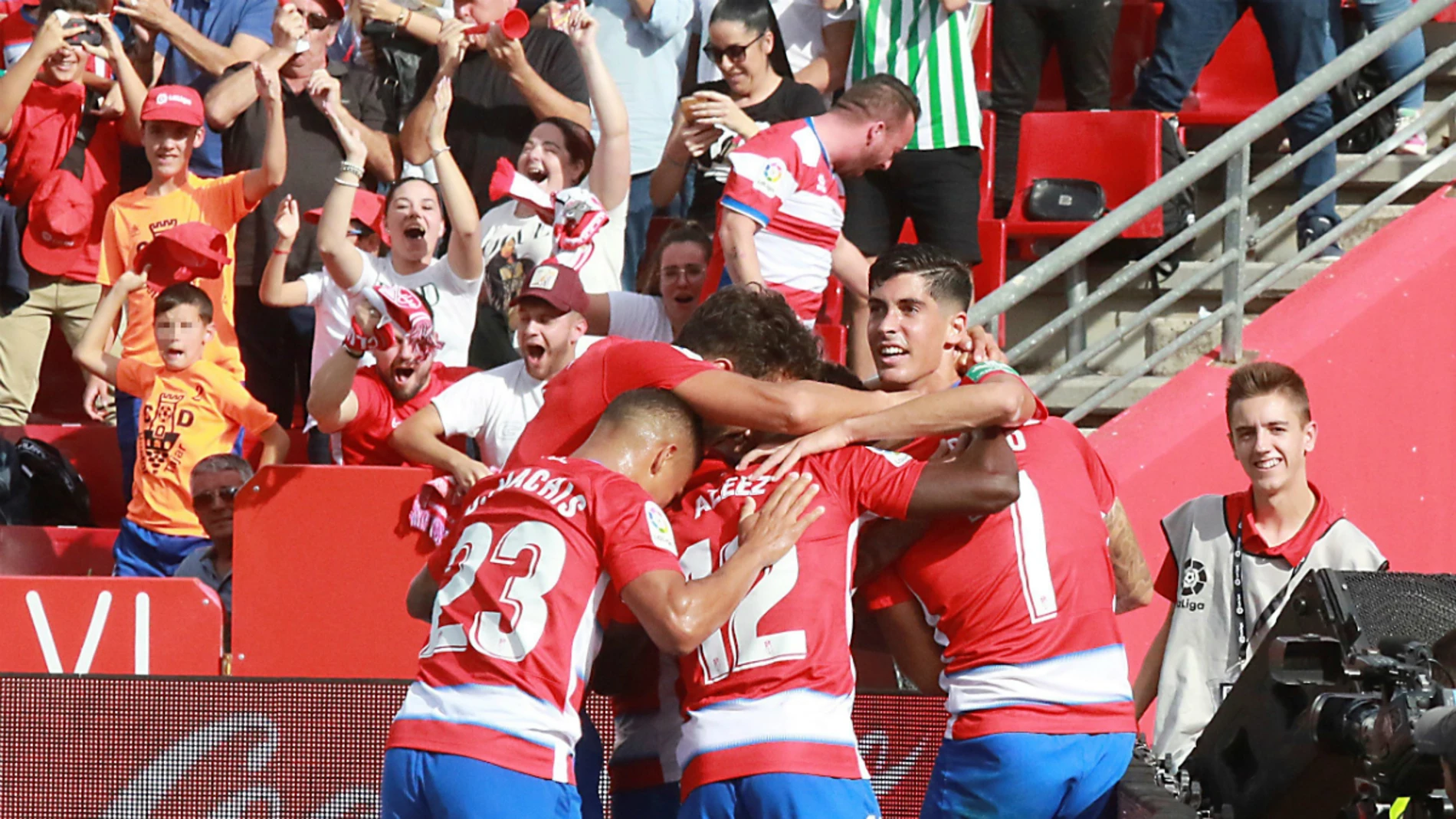 El Granada celebra un gol
