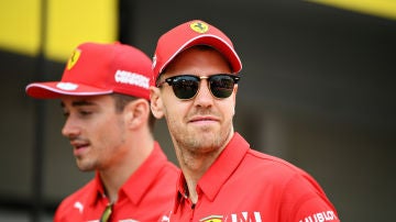 Vettel, delante de Leclerc
