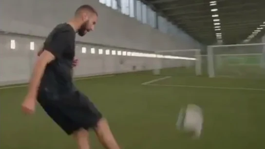 Benzema y el reto del larguero Benzema y el reto del larguero