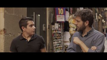 Un joven catalán habla con Gonzo