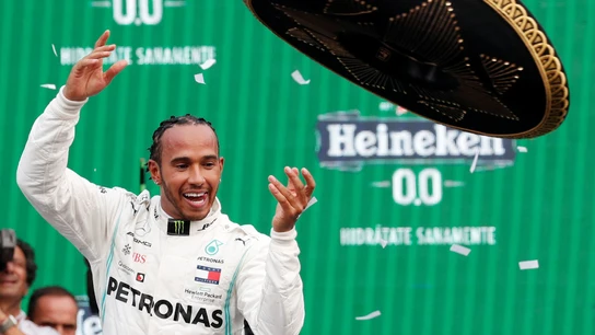 Lewis Hamilton celebra su victoria en el GP de México Lewis Hamilton celebra su victoria en el GP de México