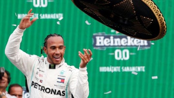 Lewis Hamilton celebra su victoria en el GP de México