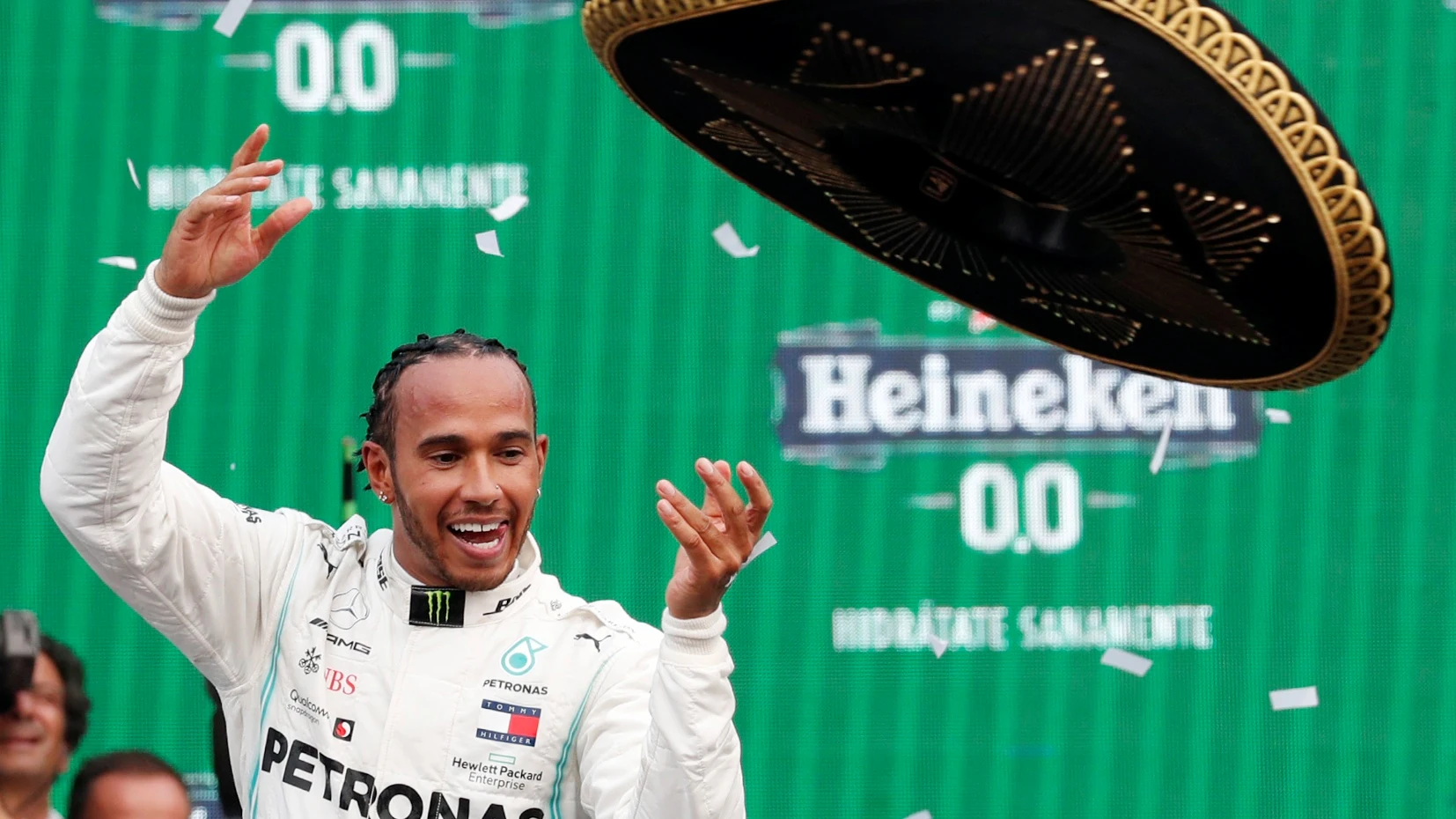 Lewis Hamilton celebra su victoria en el GP de México