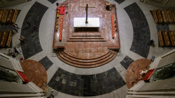 El Gobierno distribuye las fotografías que reflejan cómo ha quedado la Basílica del Valle de los Caídos después de la exhumación.